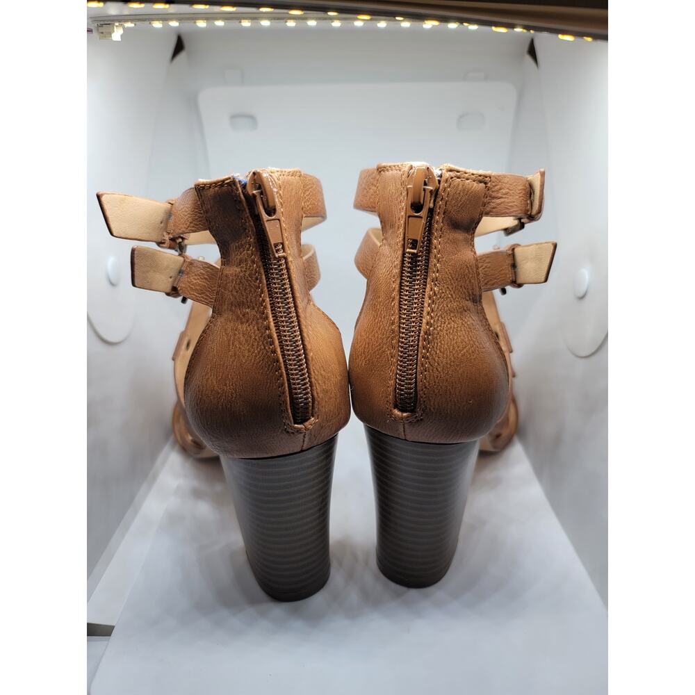 XOXO Bristol Tan Criss Cross Block Heel Sandals - Picture 4 of 8